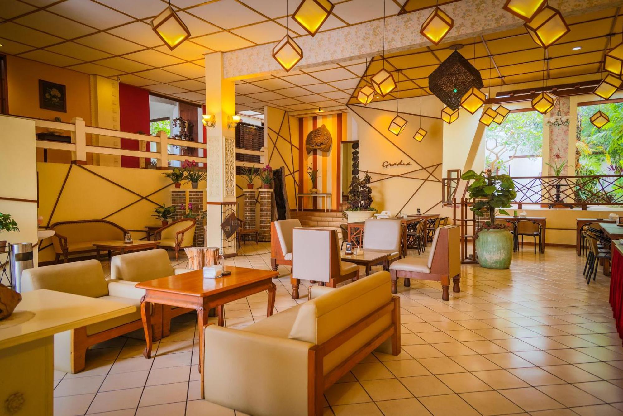 Family Hotel Gradia 2 Batu  Zewnętrze zdjęcie